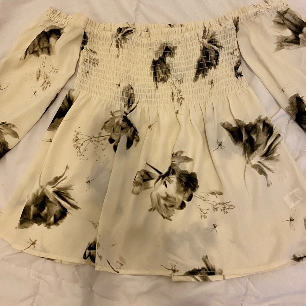 Cream color blouse. Banana republic. Small